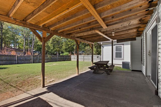 12621 Valleywood Dr, Little Rock, AR 72211