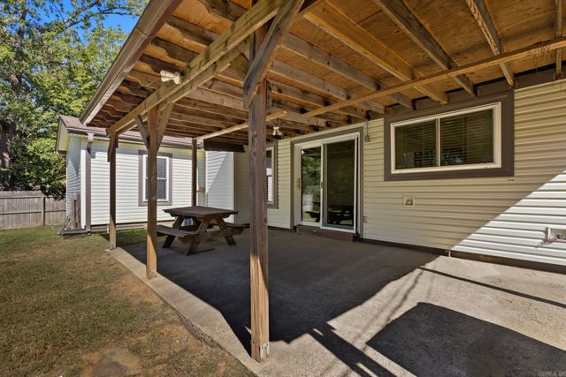 12621 Valleywood Dr, Little Rock, AR 72211