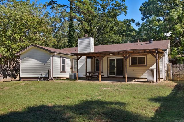 12621 Valleywood Dr, Little Rock, AR 72211