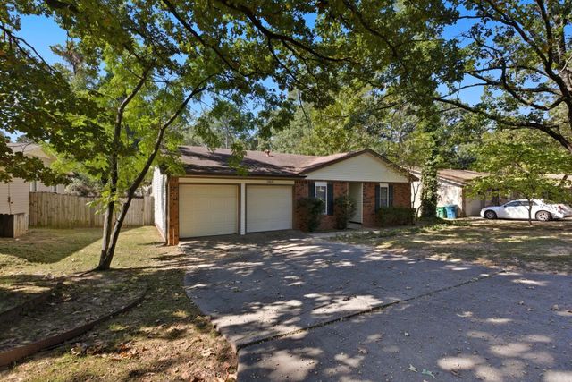 12621 Valleywood Dr, Little Rock, AR 72211