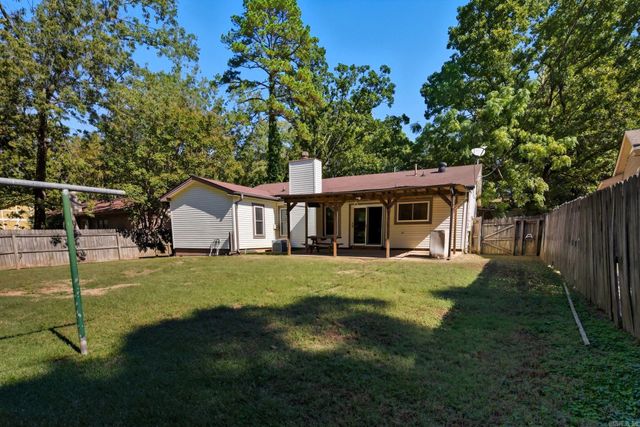 12621 Valleywood Dr, Little Rock, AR 72211