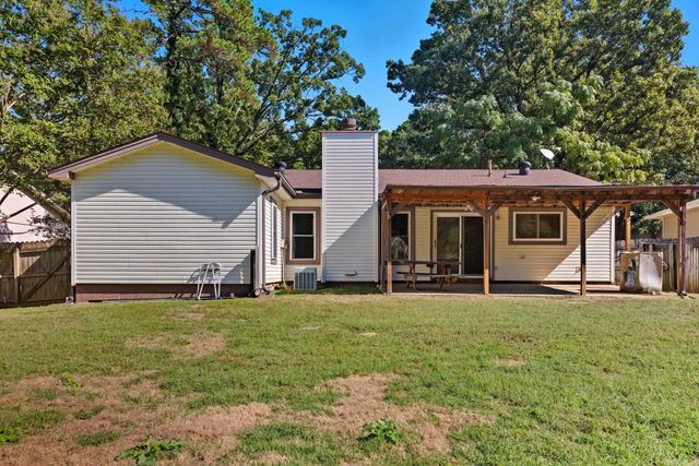 12621 Valleywood Dr, Little Rock, AR 72211