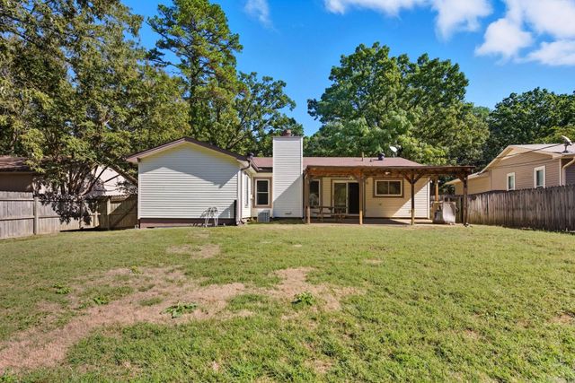 12621 Valleywood Dr, Little Rock, AR 72211