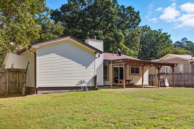 12621 Valleywood Dr, Little Rock, AR 72211