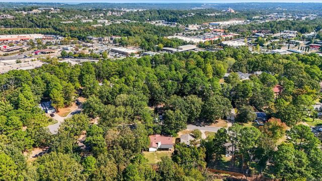 12621 Valleywood Dr, Little Rock, AR 72211