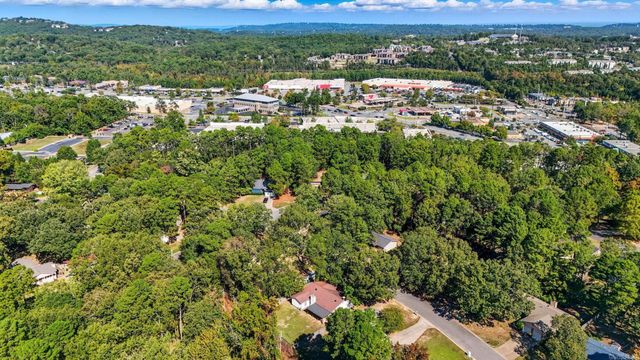 12621 Valleywood Dr, Little Rock, AR 72211