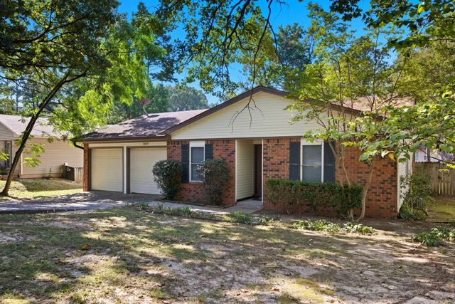 12621 Valleywood Dr, Little Rock, AR 72211