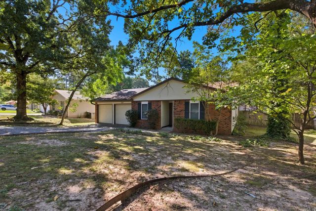 12621 Valleywood Dr, Little Rock, AR 72211