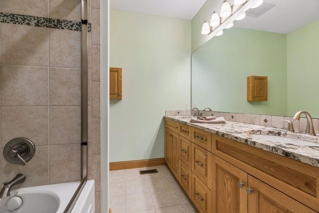 4854 Linden Trail N, Lake Elmo, MN 55042