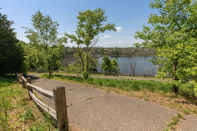 4854 Linden Trail N, Lake Elmo, MN 55042