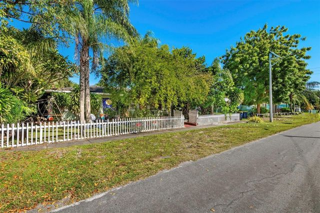 302 SW 15th Street, Dania Beach, FL 33004