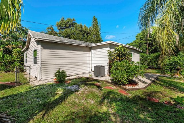 302 SW 15th Street, Dania Beach, FL 33004