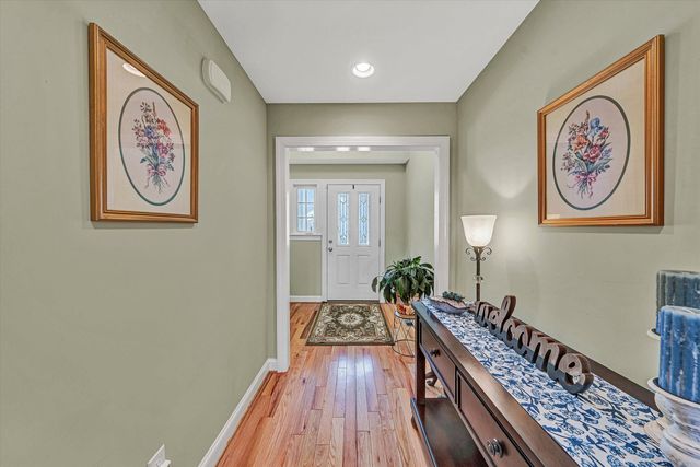 5690 Sullivan LN, Roanoke, VA 24012