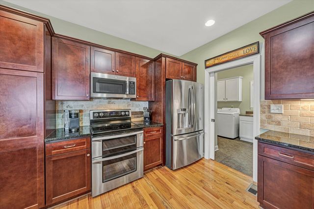 5690 Sullivan LN, Roanoke, VA 24012