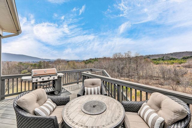 5690 Sullivan LN, Roanoke, VA 24012