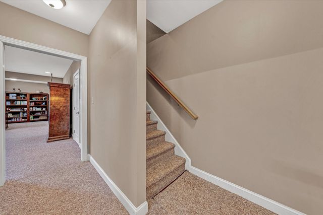 5690 Sullivan LN, Roanoke, VA 24012