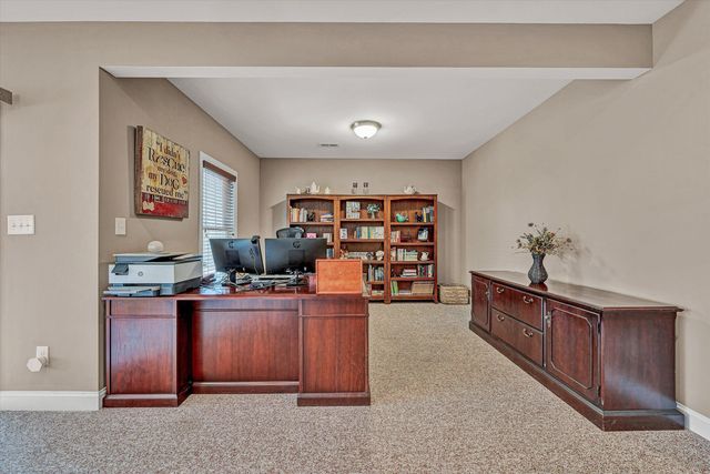 5690 Sullivan LN, Roanoke, VA 24012