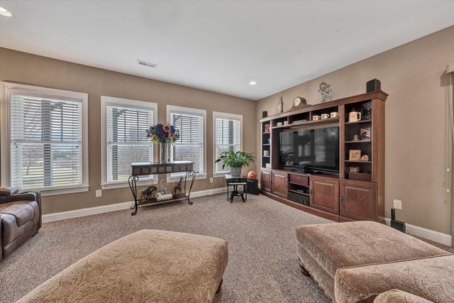 5690 Sullivan LN, Roanoke, VA 24012