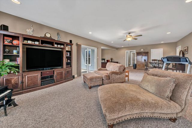 5690 Sullivan LN, Roanoke, VA 24012