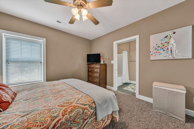 5690 Sullivan LN, Roanoke, VA 24012