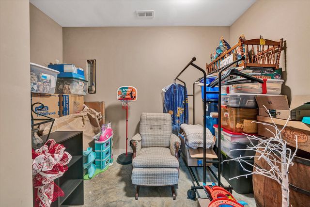 5690 Sullivan LN, Roanoke, VA 24012