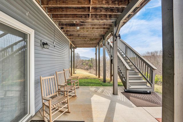 5690 Sullivan LN, Roanoke, VA 24012