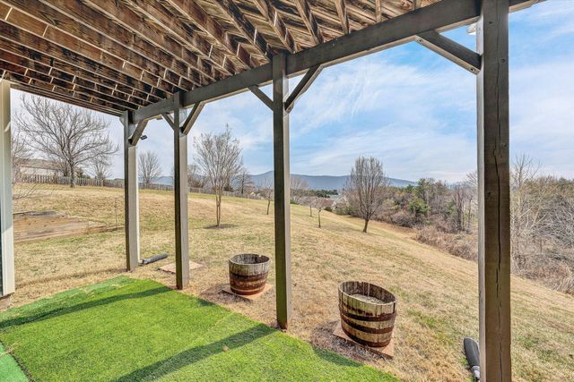 5690 Sullivan LN, Roanoke, VA 24012