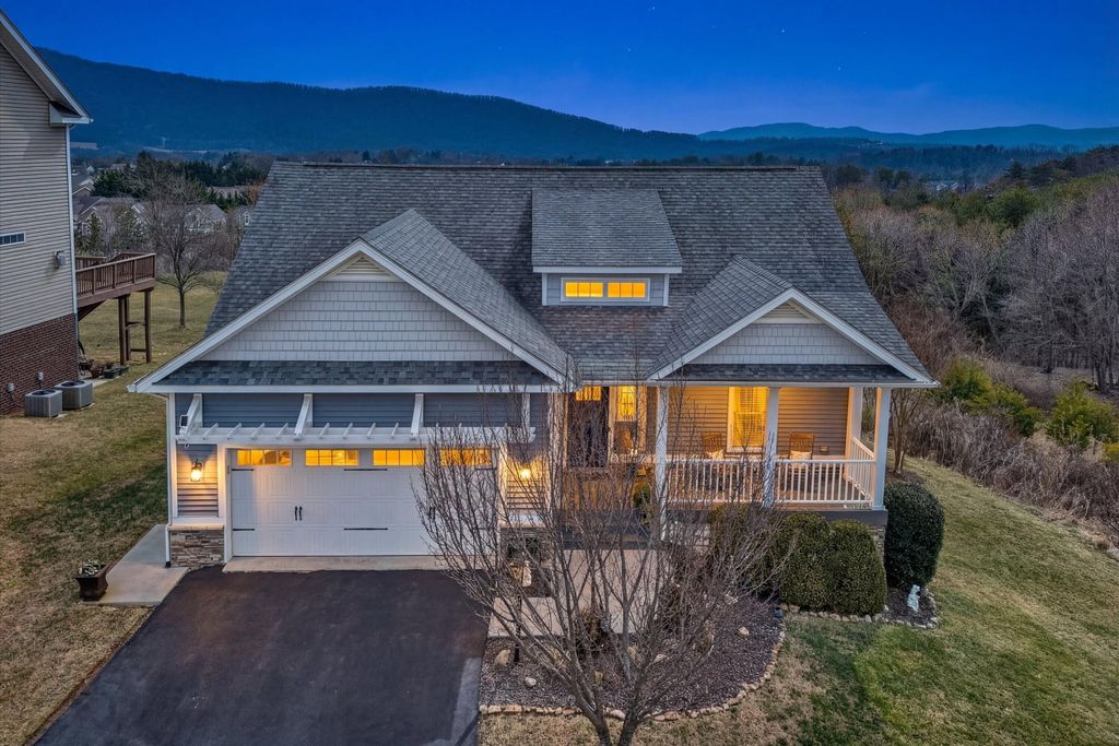 5690 Sullivan LN, Roanoke, VA 24012