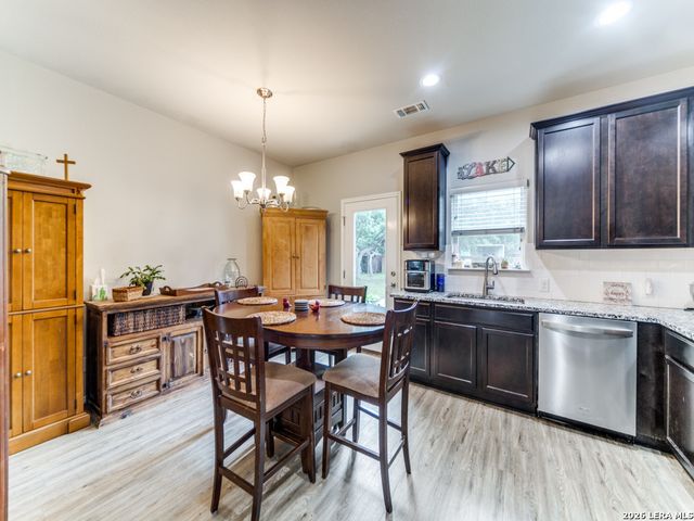 326 VALLEY STAR DR, Canyon Lake, TX 78133