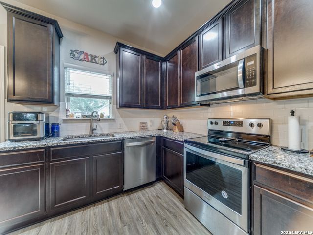 326 VALLEY STAR DR, Canyon Lake, TX 78133