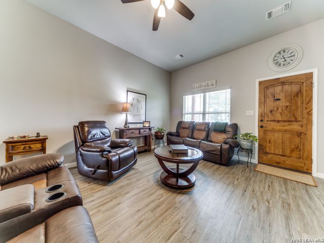 326 VALLEY STAR DR, Canyon Lake, TX 78133