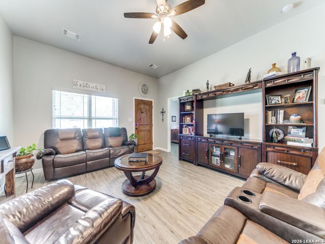 326 VALLEY STAR DR, Canyon Lake, TX 78133