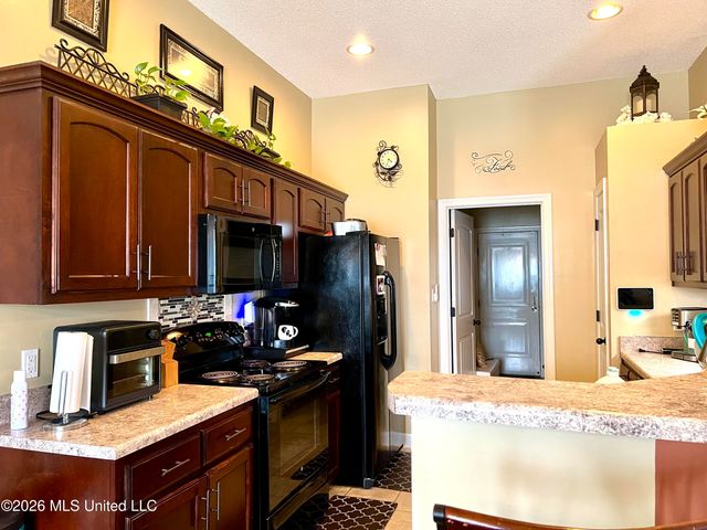 3881 W Farm Pond Cove, Southaven, MS 38671