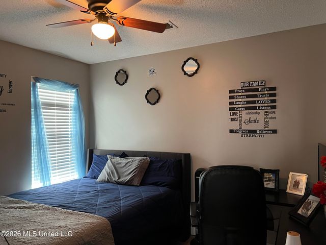 3881 W Farm Pond Cove, Southaven, MS 38671