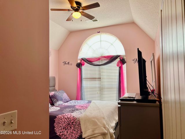 3881 W Farm Pond Cove, Southaven, MS 38671