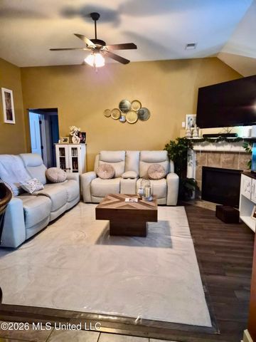 3881 W Farm Pond Cove, Southaven, MS 38671