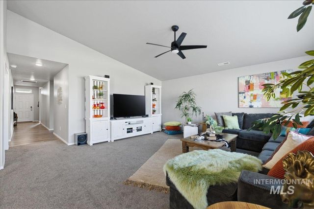 17627 N Helmer Ave, Nampa, ID 83687