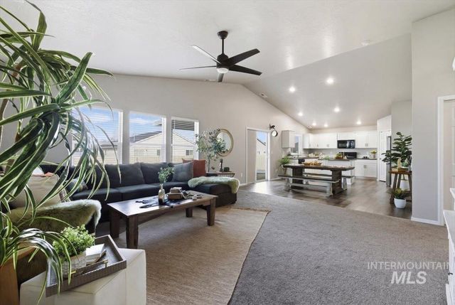 17627 N Helmer Ave, Nampa, ID 83687