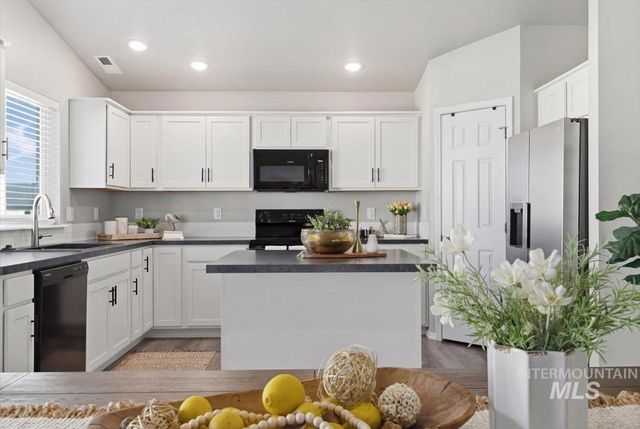 17627 N Helmer Ave, Nampa, ID 83687