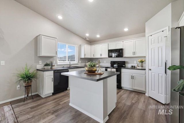 17627 N Helmer Ave, Nampa, ID 83687