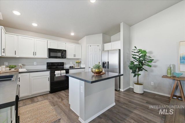 17627 N Helmer Ave, Nampa, ID 83687