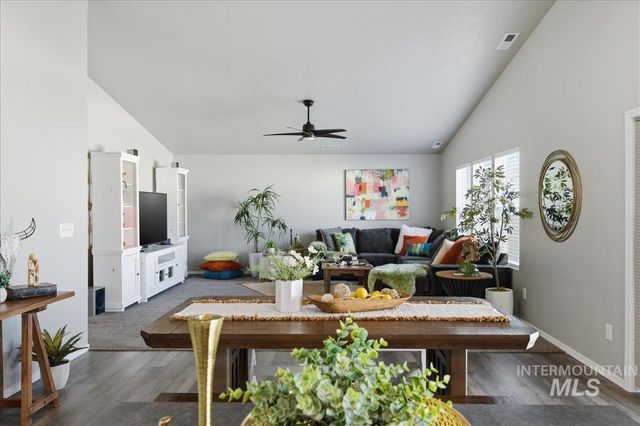 17627 N Helmer Ave, Nampa, ID 83687