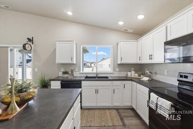 17627 N Helmer Ave, Nampa, ID 83687