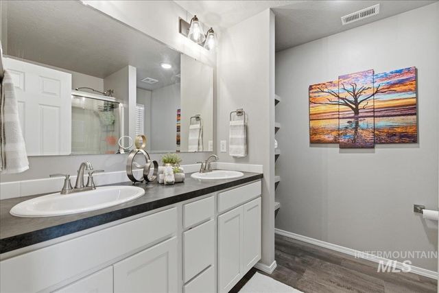 17627 N Helmer Ave, Nampa, ID 83687