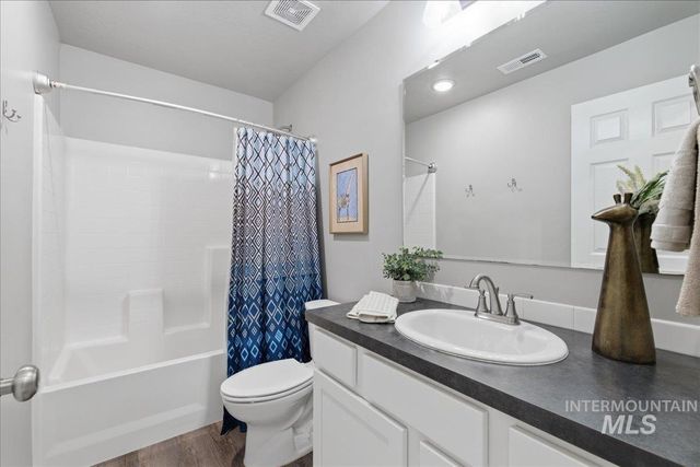 17627 N Helmer Ave, Nampa, ID 83687