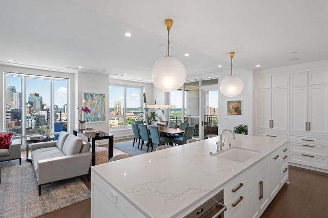 1111 W River Parkway 25A, Minneapolis, MN 55415