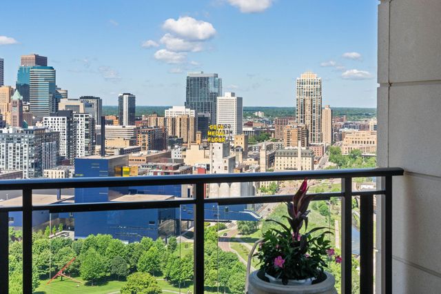 1111 W River Parkway 25A, Minneapolis, MN 55415
