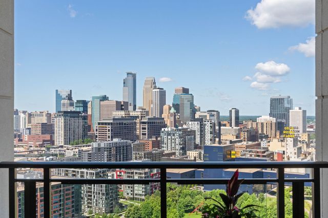 1111 W River Parkway 25A, Minneapolis, MN 55415
