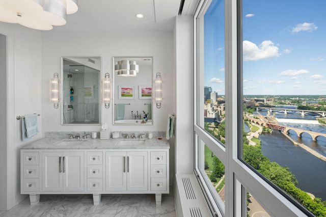1111 W River Parkway 25A, Minneapolis, MN 55415
