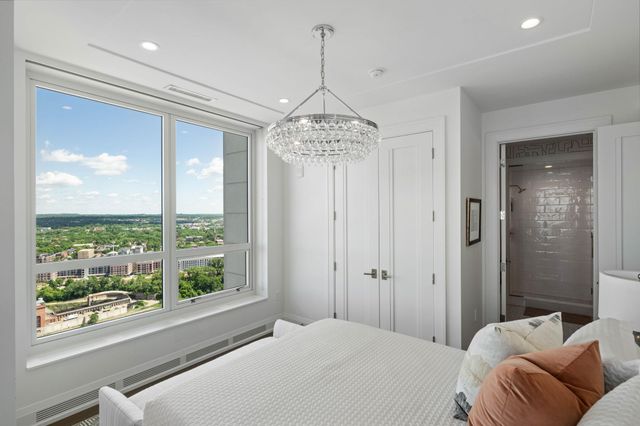 1111 W River Parkway 25A, Minneapolis, MN 55415